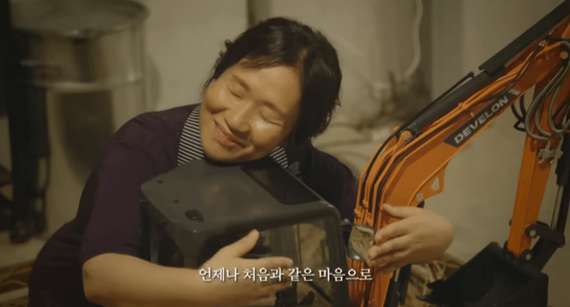 사랑스런 굴착기…HD현대인프라코어 건설기계에 무슨 일이