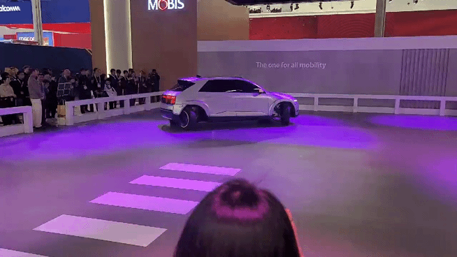 (영상) 좁은 주차장, 현대모비스 '게걸음주행' 기술로 빠져 나온다