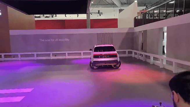 (영상) 좁은 주차장, 현대모비스 '게걸음주행' 기술로 빠져 나온다