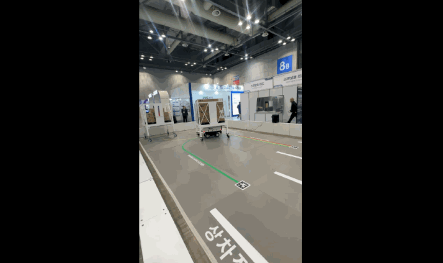 자율주행 로봇이 자재를 상차·하역하는 시연 /영상=장동규 기자