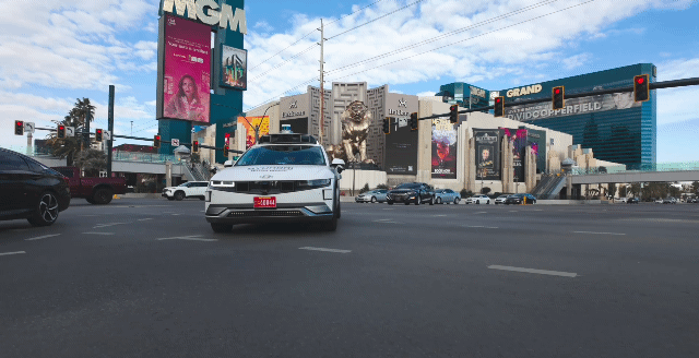 [영상시승기] 뒷차 클락션 울려도 STOP… '안전 제일' 현대차 로보택시