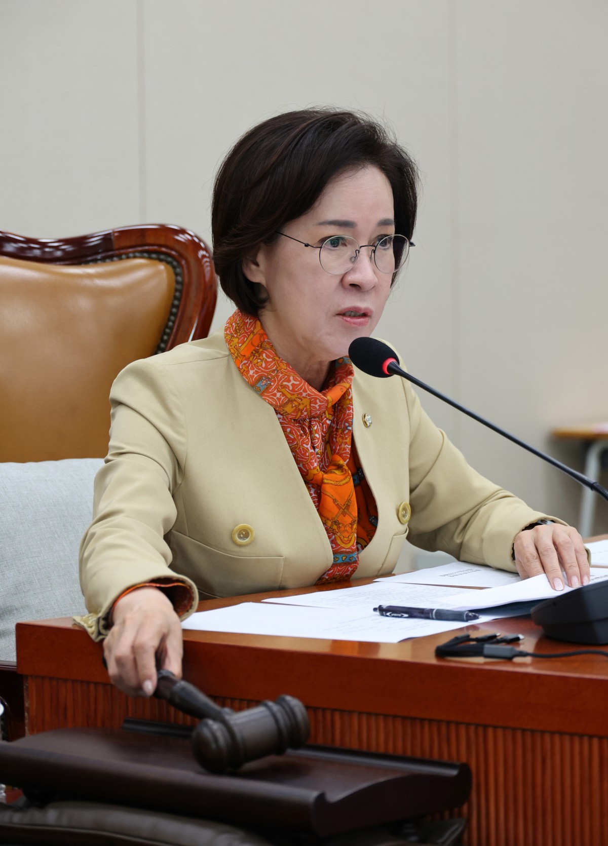이인선 국회 여성가족위원회 위원장이 24일 오후 서울 여의도 국회에서 열린 전체회의에서 의사봉을 두드리고 있다./사진제공=뉴시스