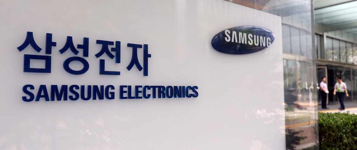 정현호 삼성전자 부회장이 사업지원TF를 떠나 2선으로 물러나고 이재용 회장의 보좌역을 맡는다. 사진은 지난 7월 서울 삼성전자 서초사옥에 삼성 로고가 보이고 있는 모습. /사진=뉴시스