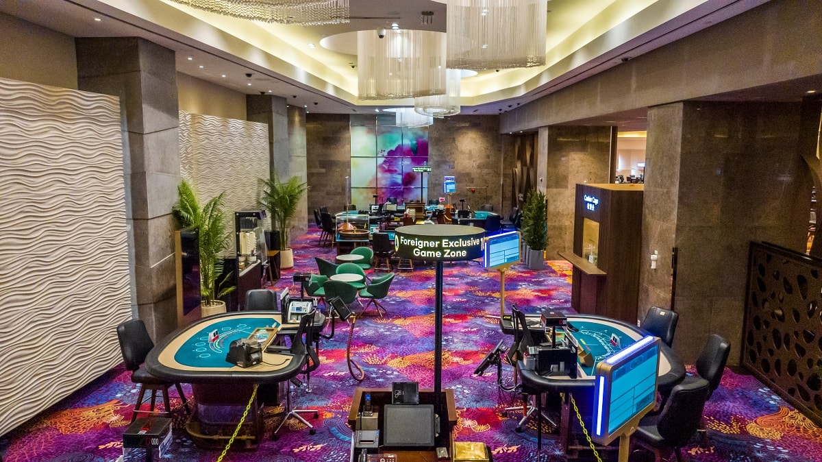 강원랜드의 K-HIT 프로젝트가 성공하려면 글로벌 스탠다드에 부합하는 규제 완화가 선행돼야 한다는 주장이 제기된다. 사진은 강원랜드 내 외국인 전용 카지노 구역 모습. /사진=강원랜드
