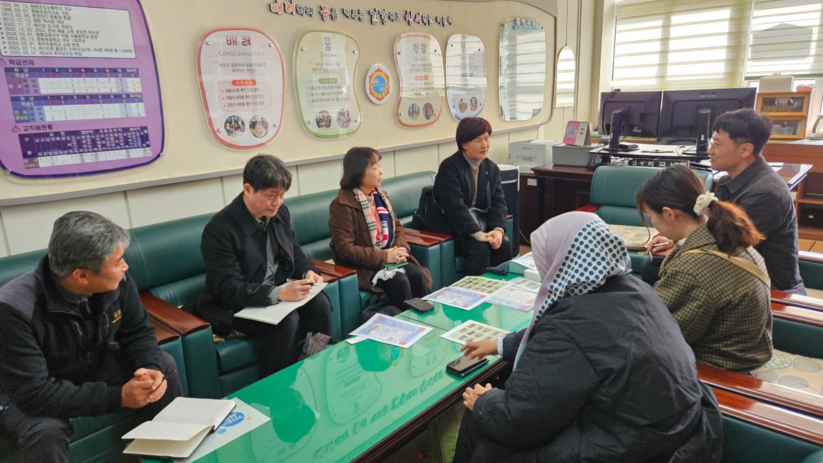 일본대 도쿄대, 나고야대 교수 연구진 등이 1~2일 통영 두미도와 욕지를 방문해, 섬정책 등을 벤치마킹했다./사진=경남도