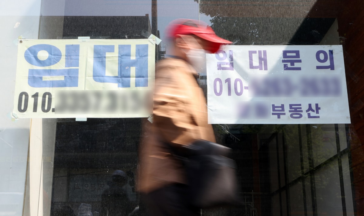 서울 종로구 종로2가 일대 폐업한 상점에 임대 광고문이 게시돼 있다./사진=뉴스1