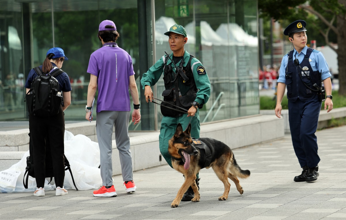 일본에서 히로뽕을 밀매하다 적발된 50대 한국인 회사 임원과 일본인 무직자 등 4명이 현지에서 체포됐다. 사진은 일본 경찰이 순찰 중인 모습. 해당 기사와 직접적인 연관 없음. /사진=로이터 