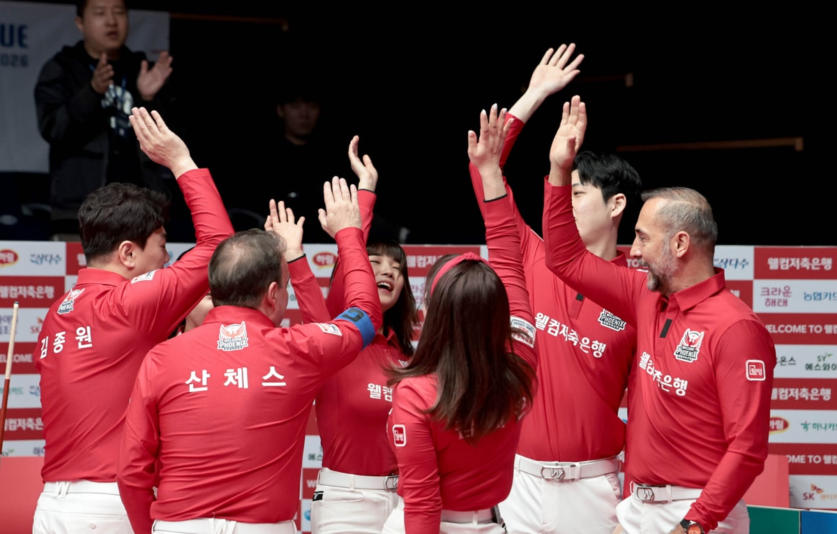 웰컴저축은행이 하림을 잡고 라운드 첫 승리를 신고했다. 사진은 웰컴저축은행 선수단의 모습. /사진-프로당구협회(PBA) 제공