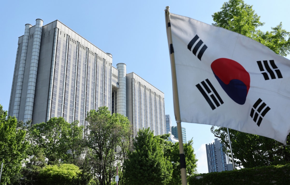 대법원이 유죄 취지로 파기환송한 이재명 더불어민주당 대선 후보의 공직선거법 위반 사건 기록이 선고 하루 만인 2일, 서울고등법원에 도착했다. 사진은 2일 서울 서초구 서울고등법원의 모습. /사진=뉴스1