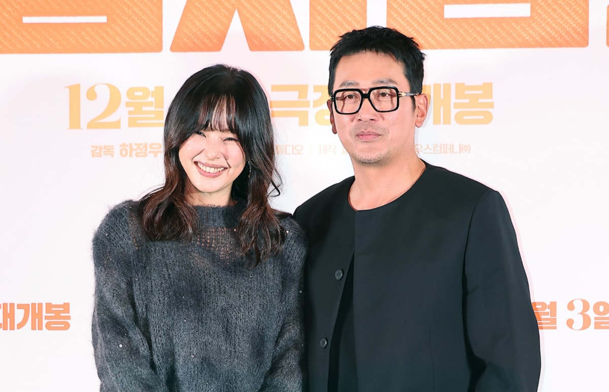 배우 하정우가 이하늬를 향한 관심을 드러냈다. 사진은 지난달 25일 서울 강남구 메가박스 코엑스에서 열린 영화 '윗집 사람들' 기자간담회에 참석한 배우 이하늬와 하정우. /사진=뉴스1