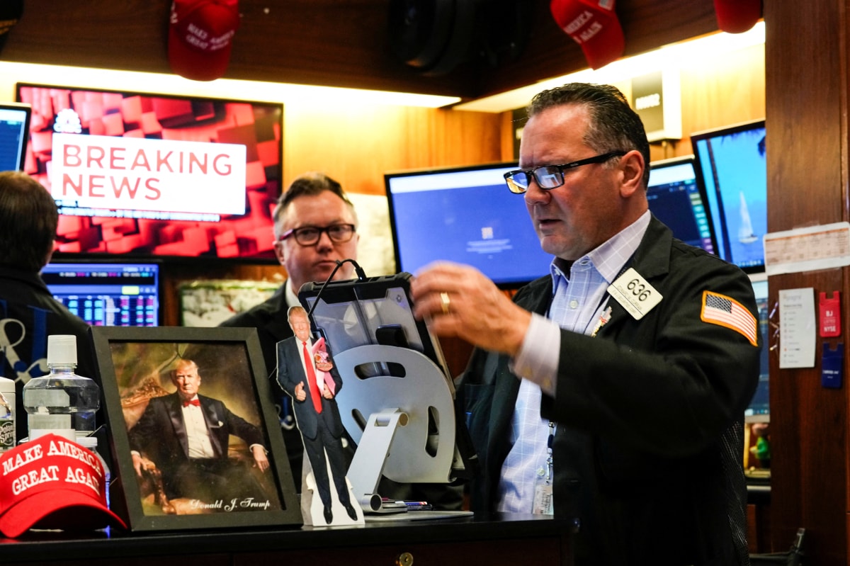 미국증시가 2일(현지시각) 일제히 상승 마감했다. 사진은 이날 미국 뉴욕시 뉴욕증권거래소(NYSE)에서 트레이더들의 모습. /사진=로이터