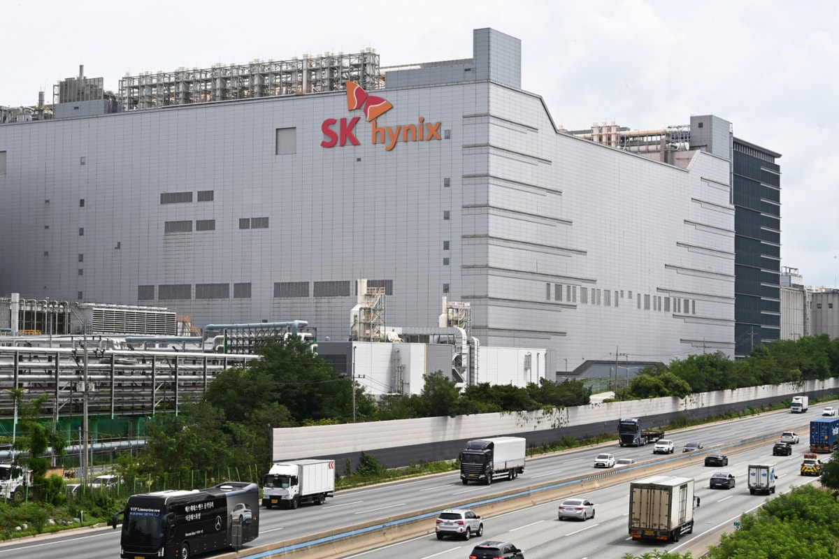 SK하이닉스의 핵심 반도체 기술을 중국 화웨이에 유출한 혐의를 받은 중국인 여성이 항소심에서 징역 5년을 선고받았다. 사진은 경기도 이천시 SK하이닉스 본사 모습. /사진=뉴시스