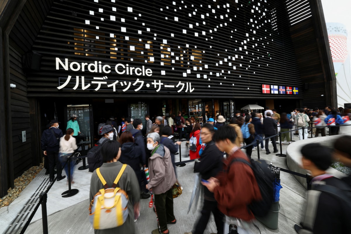 2025 오사카·간사이 엑스포(오사카 엑스포)가 개막한 지 한달이 지났지만 방문객 수가 목표 기준 10%에도 못 미쳤다. 사진은 지난달 13일 일본 오사카 엑스포가 열린 첫 날 시민들이 방문한 모습. /사진=로이터