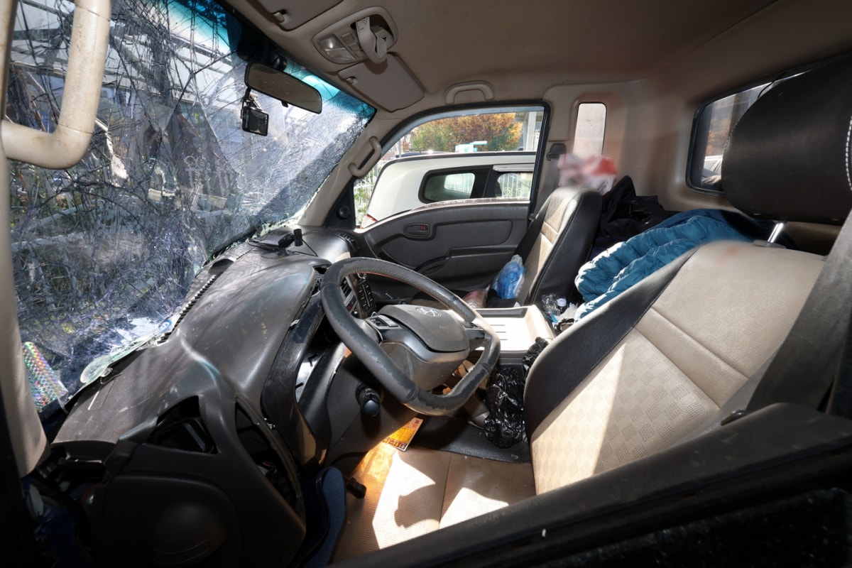 13일 경기 부천시 오정구 원종동 제일시장에서 주행 중인 트럭이 상점으로 돌진해 20 명의 사상자가 발생했다. /사진=뉴시스