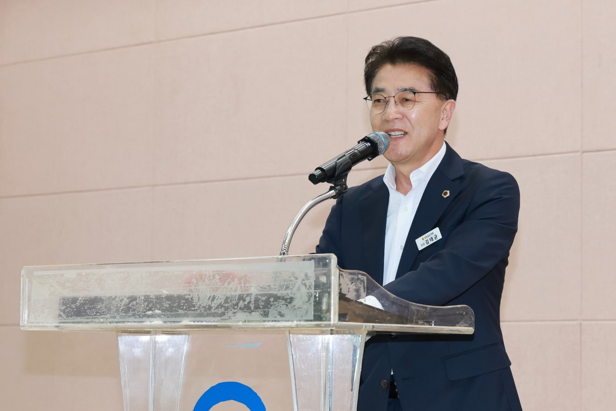 김태균 의장이 14일 광양국민체육센터에서 열린 '제9회 전남장애인주간이용시설협회 한마음대회'에 참석 축사를 하고 있다./사진제공=도의회