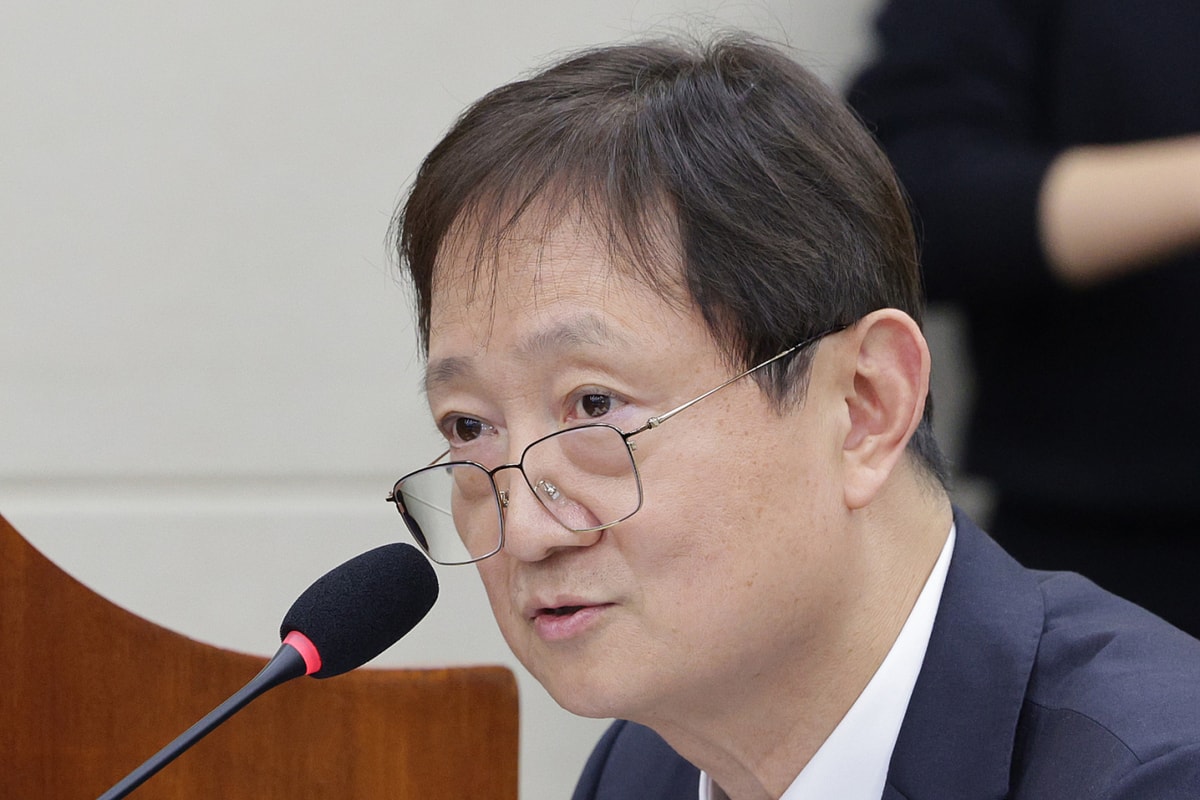 이찬진 금융감독원장이 3일 서울 여의도 국회 정무위원회에서 열린 쿠팡 개인정보 유출 관련 현안질의에서 의원 질의에 답변하고 있다. / 사진=ㄶ스1 신웅수 기자 /사진=(서울=뉴스1) 신웅수 기자