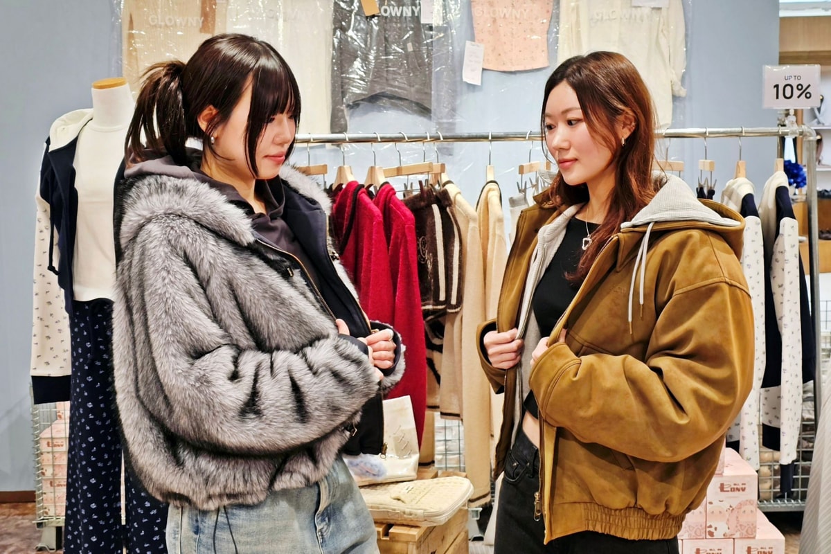 글로니 관계자들이 제품을 선보이고 있다./사진=신세계센텀시티