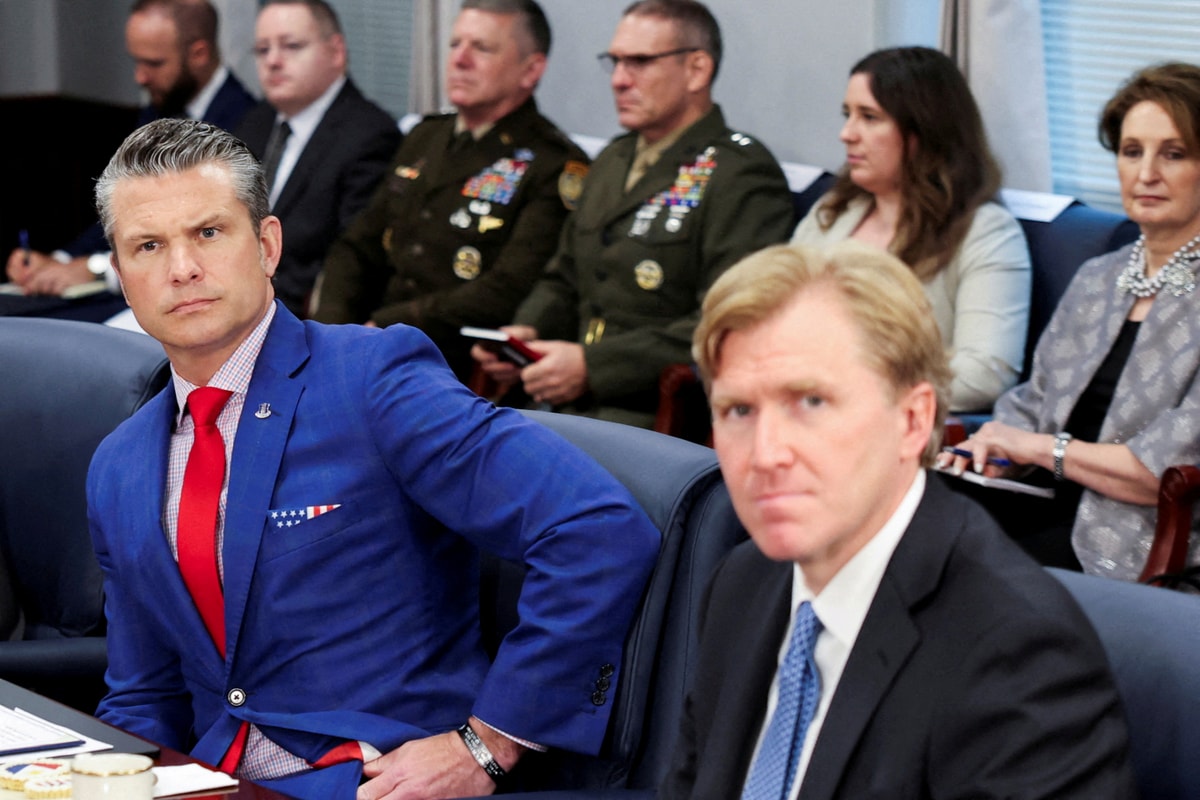 엘브리지 콜비 미국 국방부 정책 담당 차관이 한국 국방비 증액 계획을 모범사례로 언급했다. 사진은 지난 7월21일 미국 워싱턴D.C 펜타곤ㅇ네서 피트 헤그세스 국방장관(왼쪽)과 콜비 차관이 페르디난도 마르코스 주니어 필리핀 대통령을 만난 모습. /사진=로이터