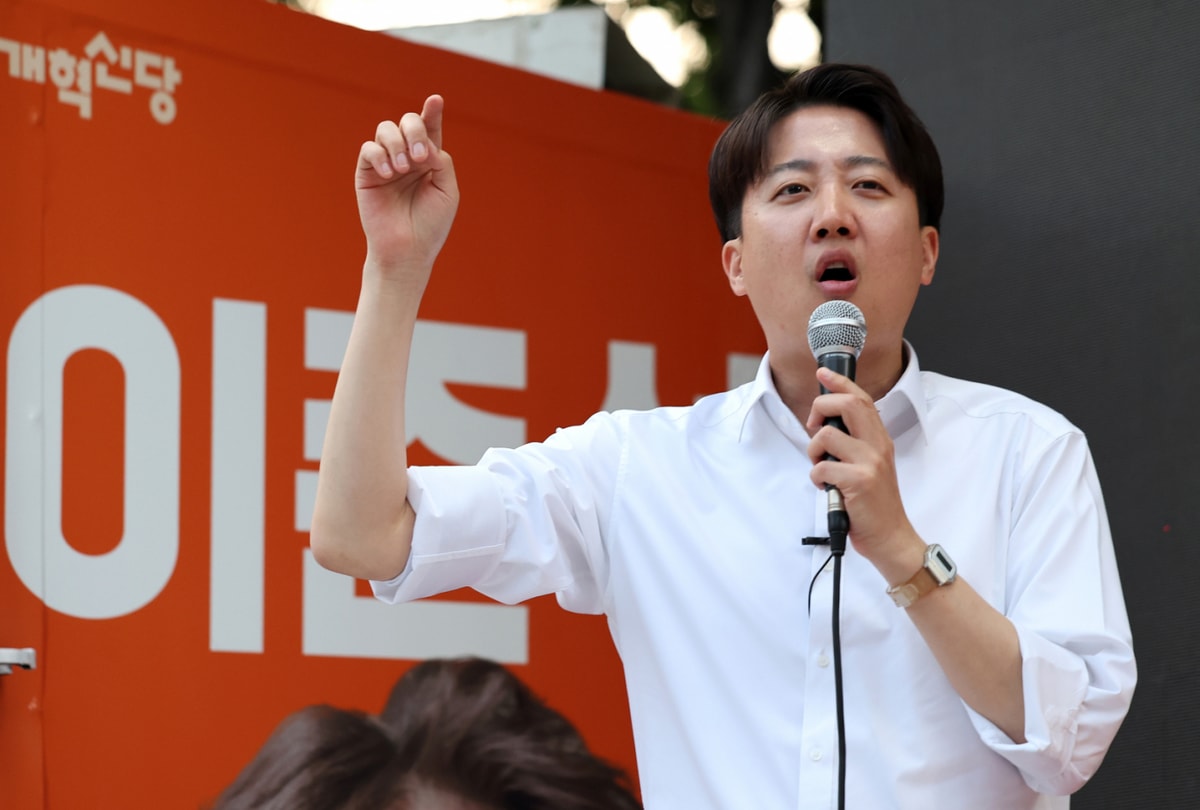 이준석 개혁신당 대선 후보가 산업형 교정개혁 제도 도입을 공약으로 공개했다. 사진은 지난 13일 대구에서 유권자들에게 지지를 호소하는 이 후보. /사진=뉴시스