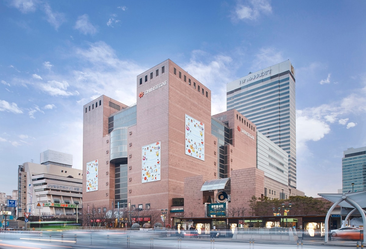 신세계가 3분기 연결기준 총매출 2조8143억원, 영업이익 998억원을 기록했다고 7일 밝혔다. 전년 동기 대비 각각 3.9%, 7.3% 증가한 수치다. /사진=신세계