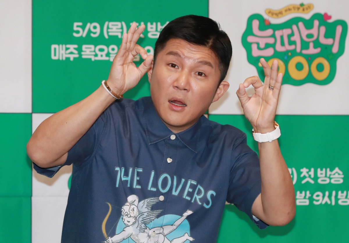  '조폭 연루설'에 휩싸인 방송인 조세호가 출연 중인 예능 프로그램에서 자진 하차한다.사진은 지난해 5월 서울 마포구 아만티 호텔에서 진행된 ENA 예능 '눈떠보니 OOO' 제작발표회에 참석한 방송인 조세호. /사진=스타뉴