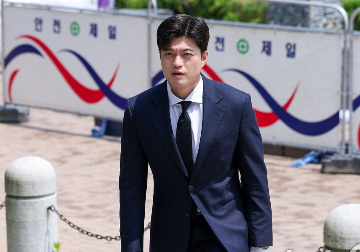 김용태 국민의힘 공동선거대책위원장이 14일 서울 동작구 보라매공원을 찾아 산업재해 희생자 위령탑에 참배하고 있다. 2025.5.14/뉴스1 ⓒ News1 김성진 기자