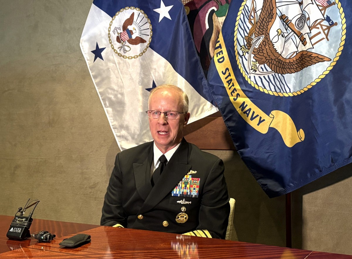 대릴 커들(Daryl Caudle) 미국 해군참모총장은 13일 서울의 한 호텔에서 국방부 출입기자단과 인터뷰를 갖고 "미국이 한국의 핵추진 잠수함 건조를 지원하며 함께 나아가기로 한 것은 양국 모두에게 역사적인 순간"이라고 평가했다. 대럴 커들 미국 해군참모총장이 지난 14일 오후 서울 용산구 그랜드하얏트에서 머니투데이 더300(the300) 등 내외신 언론과 인터뷰하고 있다. /사진=머니투데이 김인한 기자