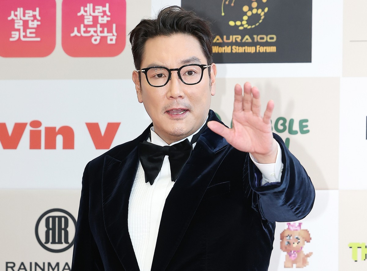 소년범 전력으로 은퇴한 배우 조진웅이 연예인 동료와 스태프들을 폭행했다는 의혹이 불거져 논란이 일고 있다. 사진은 조진웅이 지난해 11월18일 서울 강남구 논현동 건설회관에서 열린 제44회 황금촬영상 시상식 포토월에 참석한 모습. /사진=뉴스1