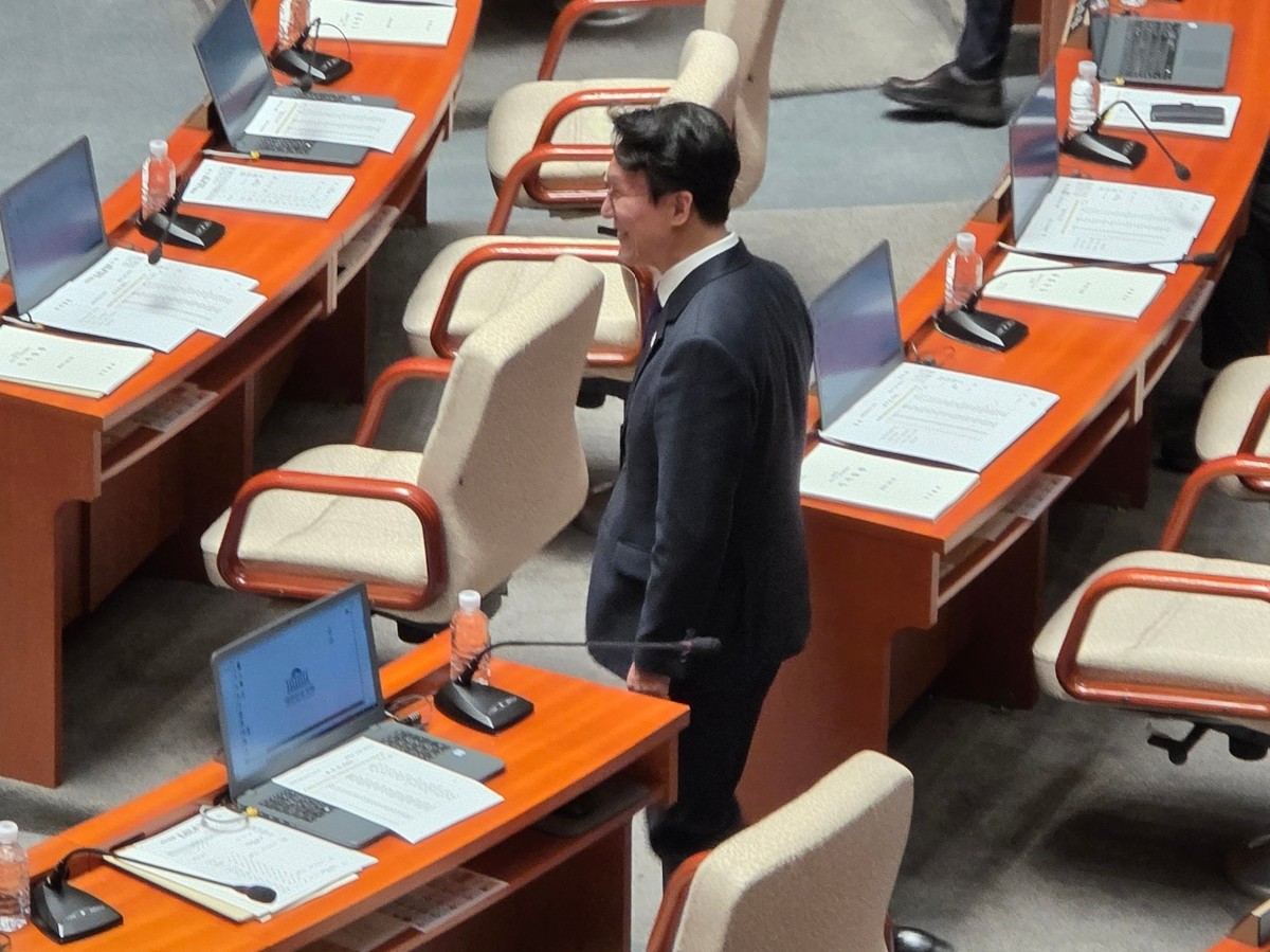 김민석 국무총리가 연금 문제와 관련해 "정부 차원에서 일종의 구조 개혁안을 포함한 안을 내야 하는 시기인가 하는 것에 대해서는 조금 생각을 해 보겠다"며 "모수 개혁을 올해 초에 끝낸 만큼 우선은 국회에 있는 연금 특위에서 진도를 나가야 할 때가 아닌가 싶다"고 밝혔다. 사진은  7일 오후 서울 여의도 국회에서 열린 예산결산특별위원회 종합정책질의에 참석한 김 의원의 모습. /사진=김성아 기자