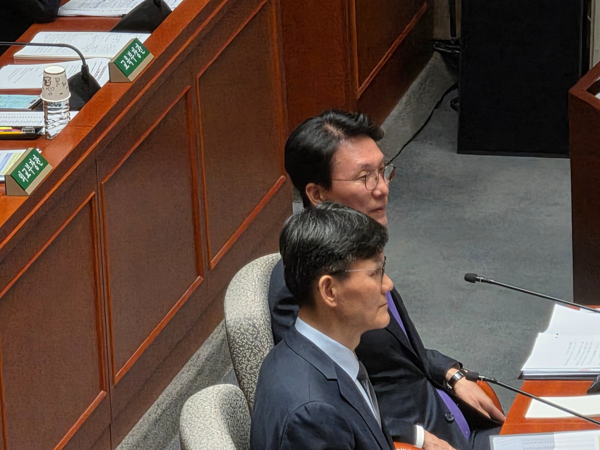 국회 예산결산특별위원회가 내년도 본예산 심사 일정에 돌입한 가운데 김민석 국무총리는 한미 관세합의에 포함된 대미투자와 관련해 "국회 비준이 필요하지 않다"는 정부의 입장을 다시 한번 확인했다. 사진은 이날 예결위 종합감사에 참석한 김민석 총리의 모습. /사진=김성아 기자