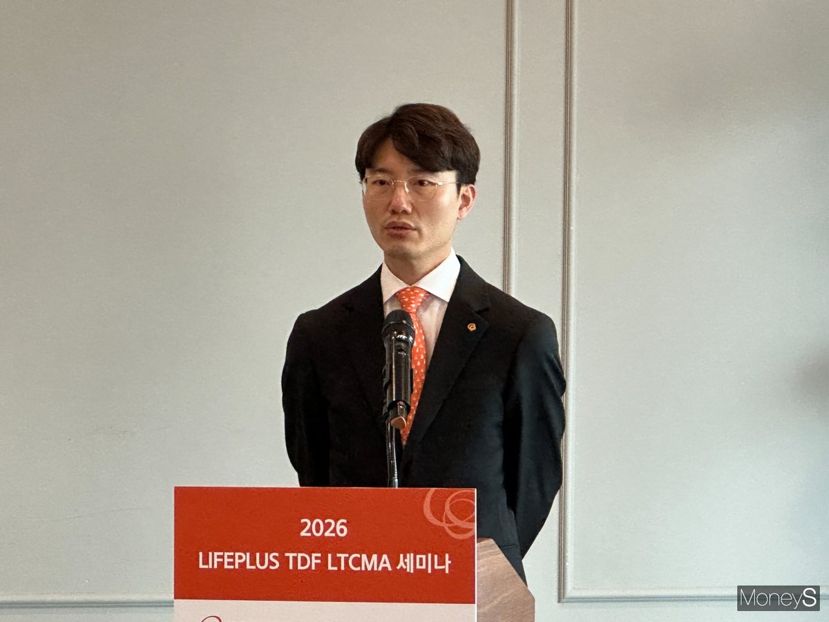 한화자산운용이 11일 회사의 TDF 성과를 설명하고 2026년 경제를 전망했다. 사진은 발표에 나선 박현 한화자산운용 연금솔루션운용팀장. /사진=이동영 기자