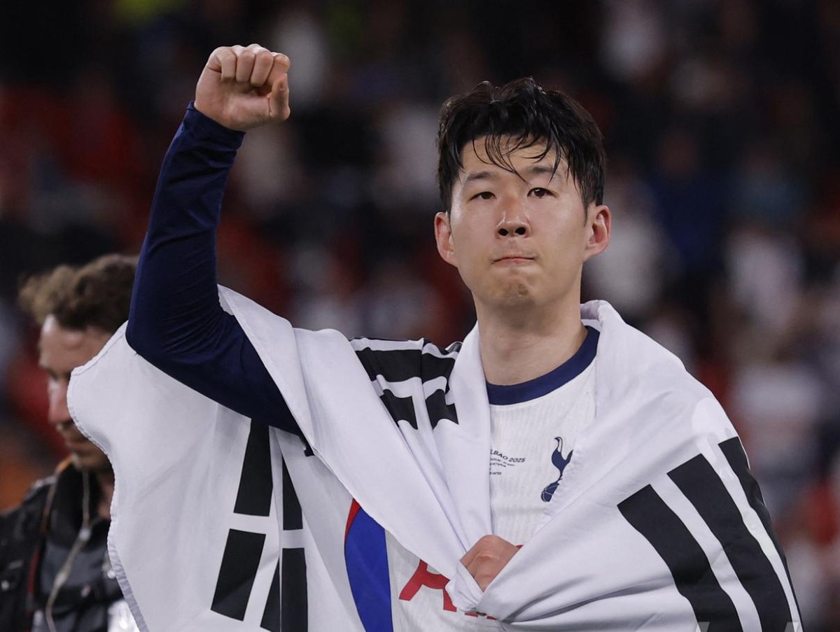 토트넘 손흥민이 22일(한국시간) 스페인 빌바오 산 마메스 경기장에서 열린 2024-25 유럽축구연맹(UEFA) 유로파리그(UEL) 결승전 맨체스터 유나이티드와 경기에서 1대0 승리 후 우승을 확정짓고 기뻐하고 있다. 2025.5.22 ⓒ 로이터=뉴스1