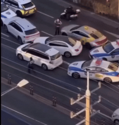 '경찰차에 포위됐는데'… 도봉역 벤츠 운전자, 밀어내고 도주 시도