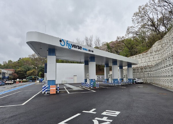 SK이노베이션 E&S 자회사인 SK플러그하이버스가 맡아 운영에 나설 성남 사송 액화 수소 자동차 충전소 전경. /사진제공=성남시