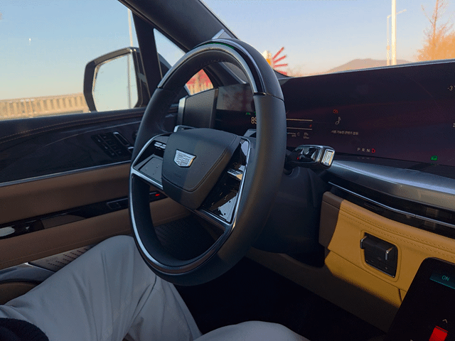 [시승기] 4톤 전기 SUV의 반전… 캐딜락 '에스컬레이드 IQ' 타보니