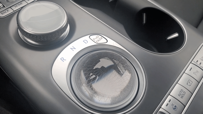 [시승기] 외모도 주행도 깔끔… 제네시스 전기차 'GV60'