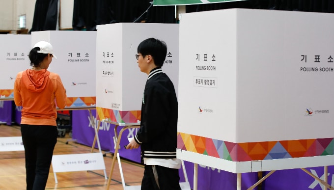 제21대 대통령선거 투표율이 3일 오전 8시 기준 5.7%로 집계됐다. 사진은 이날 오전 제주 오라초등학교에 마련된 오라동 제2투표소. /사진=뉴시스