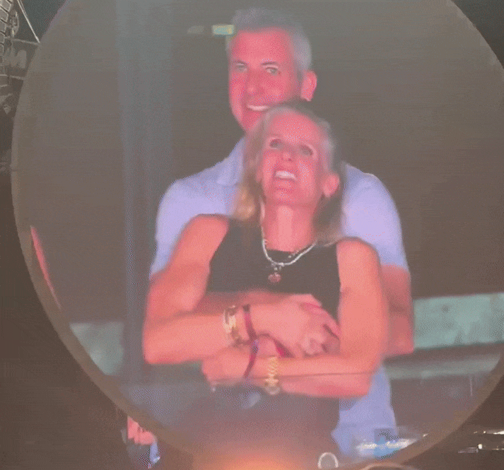 미 거물급 CEO, 콜드플레이 공연서 불륜 딱 걸렸다… 전광판 생중계(영상)