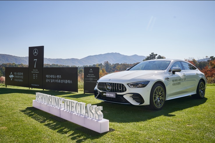 HS효성더클래스가 마이바흐 고객 전용 골프대회로 브랜드 가치를 강화했다. 사진은 현장에 전시됐던 메르세데스-벤츠 AMG GT 43 차 사진. /사진=HS효성