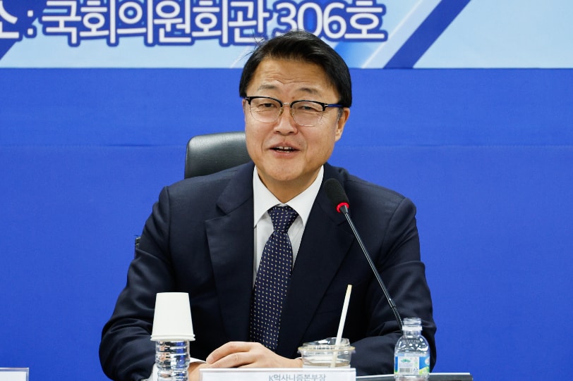 주형철 더불어민주당 집권플랜본부 K먹사니즘본부장이 지난 2월6일 서울 여의도 국회의원회관에서 열린 집권플랜본부 신년 세미나 '성장은 민주당 대한민국 성장전략'에 참석해 발제하고 있다. /사진=뉴스1