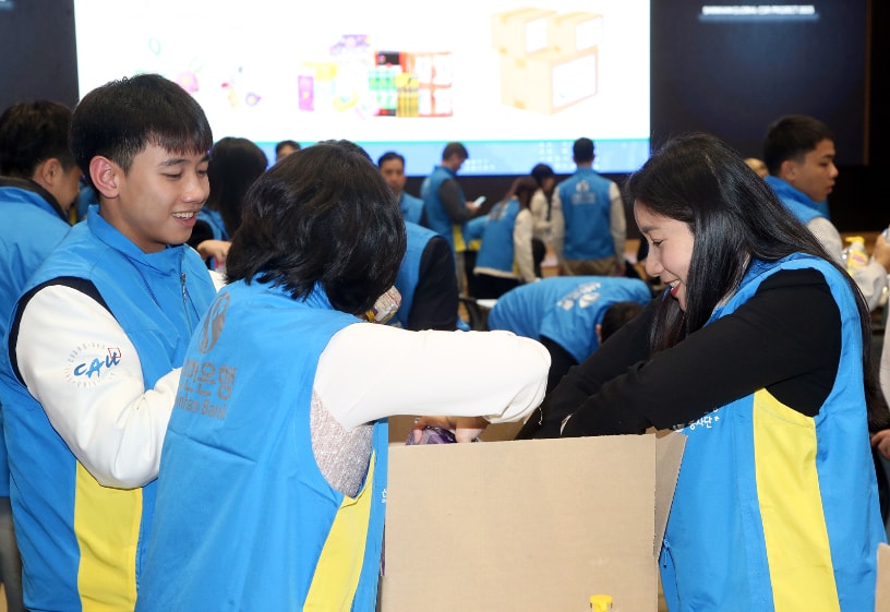 이달 13일 신한은행이 2025 Swith Global CSR 프로젝트를 진행했다./사진=신한은행