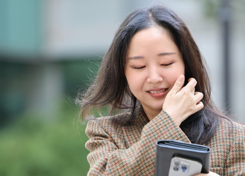 민희진 전 어도어 대표가 지난 9월11일 오후 서울 서초구 서울중앙지방법원에서 열린 하이브와의 풋옵션 행사 관련 주식매매대금 청구 소송 2차 변론기일에 출석하고 있다./사진=뉴스1 오대일 기자