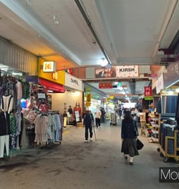 광장시장에 최근 마뗑킴, 키르시, 코닥 등 트렌디한 패션 브랜드 오프라인 매장이 입점했다. 사진은 지난 17일 광장시장의 모습. /사진=김인영 기자