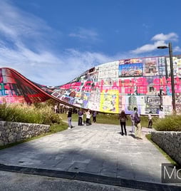 '서울도시건축비엔날레 2025'가 다음달 18일까지 열린송현 녹지광장과 서울도시건축전시관 일대에서 열린다. 사진은 주제전 '보다 사람다운 도시건축' 휴머나이즈 월. /사진=김다솜 기자