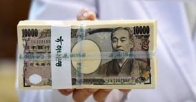 19일 서울 중구 을지로 하나은행 위변조대응센터에서 한 직원이 일본 엔화를 정리하고 있다. /사진-임한별 기자