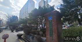 재건축을 추진 중인 잠실우성4차 조합이 사업에 속도를 내고 있지만 시공사 선정에 어려움을 겪고 있다. /사진=김창성 기자