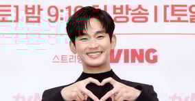 배우 김수현이 완벽한 비주얼과 물오른 연기력으로 대중의 마음을 사로잡다. 사진은 지난 7일 서울 구로구 라마다호텔신도림에서 열린 tvN 새 토일드라마 &#039;눈물의 여왕&#039;(극본 박지은, 연출 장영우 김희원) 제작발표회에 참석한 배우 김수현. /사진=뉴시스