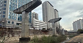 대한민국 근대화를 상징하는 시설물 흔적이 남아있는  청계천 하늘물터(존치교각) 모습. /사진=장동규 기자