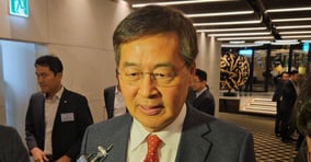 신학철 한국화학산업협회 회장 겸 LG화학 부회장이 8일 서울 중구 플라자호텔에서 열린 &#039;화학산업 신년인사회&#039;에 참석해 기자단의 질문에 답하고 있다. /사진=최유빈 기자