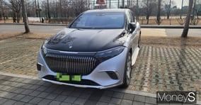 마이바흐 EQS 680 SUV는 두가지 색상이 혼재된 투톤이 특색이다. /사진=김창성 기자